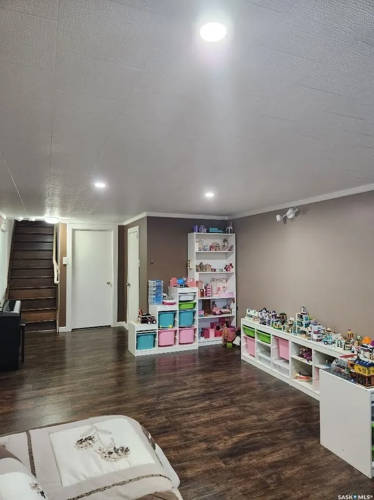 706 Grey Avenue Grenfell SK S0G 2B0