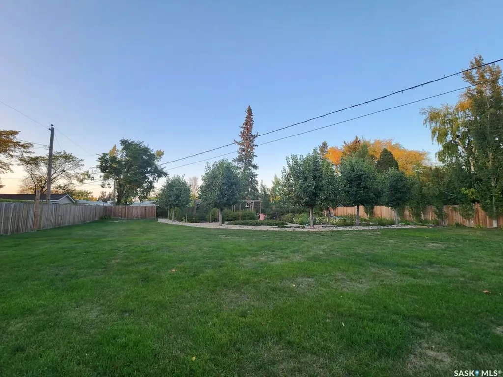 706 Grey Avenue Grenfell SK S0G 2B0