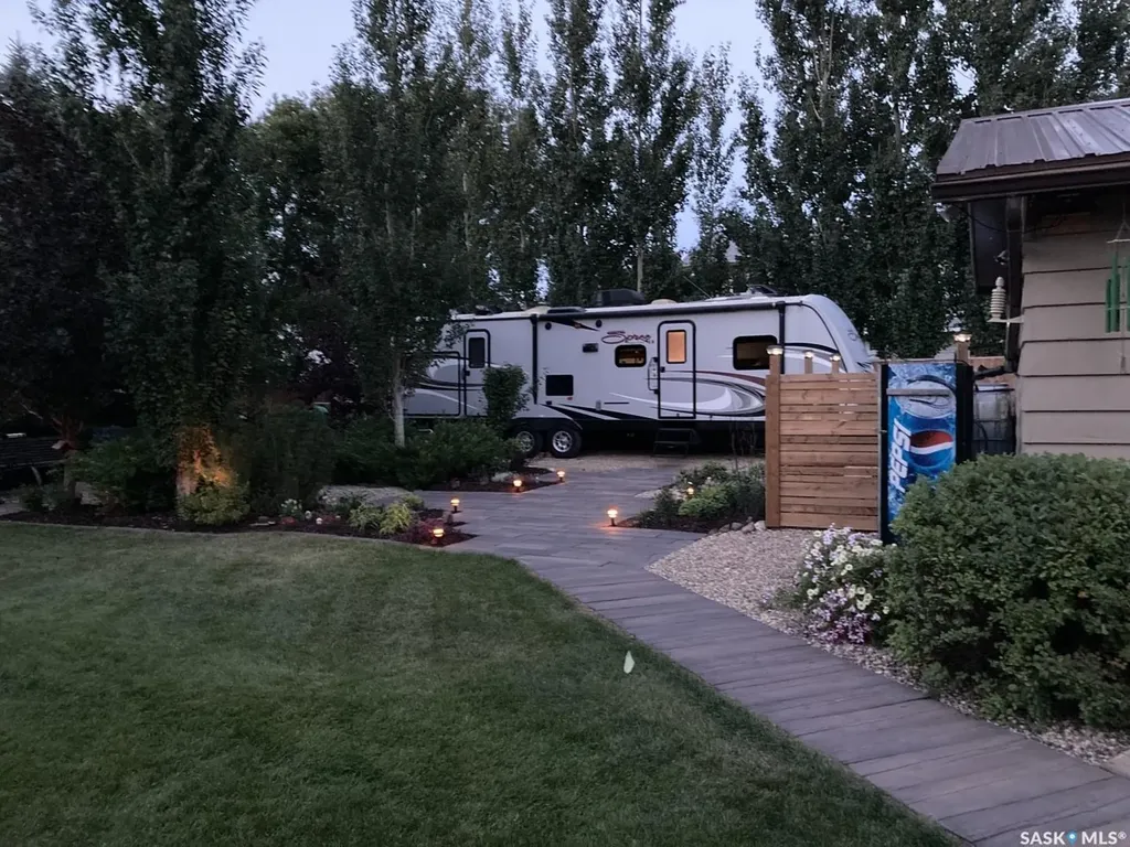 706 Grey Avenue Grenfell SK S0G 2B0