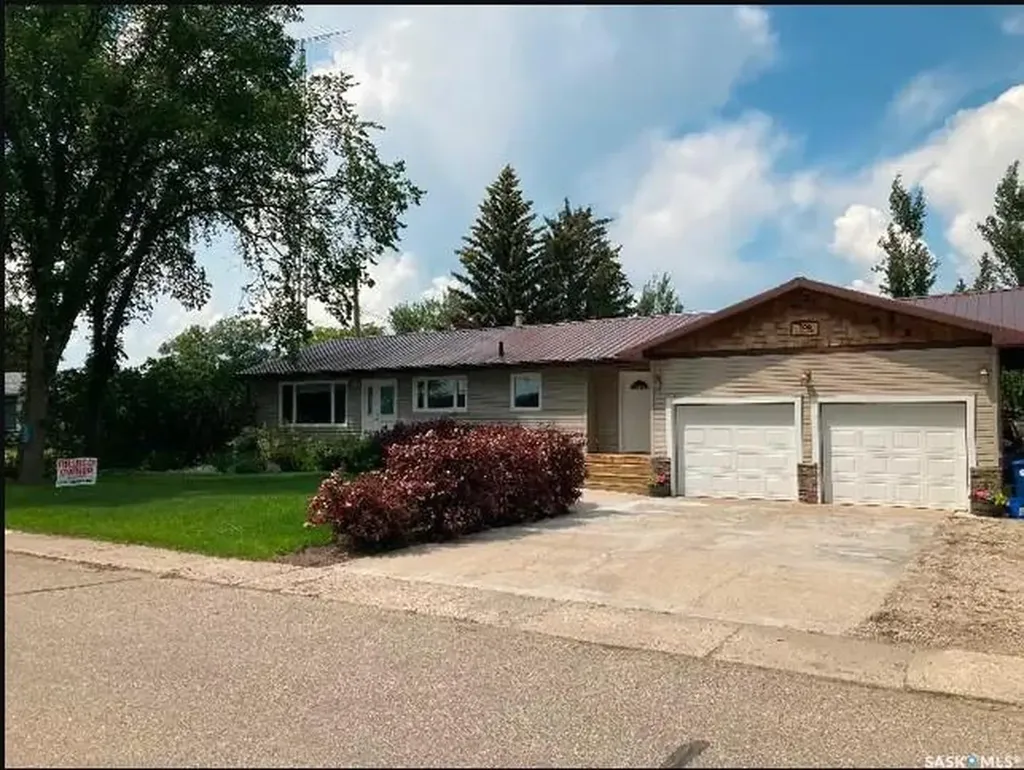 706 Grey Avenue Grenfell SK S0G 2B0