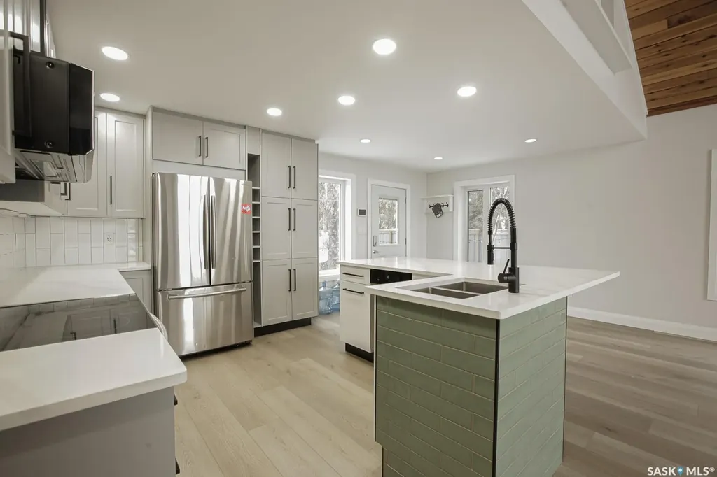 2 Lakeview Lane Katepwa Beach SK S0G 2Y0