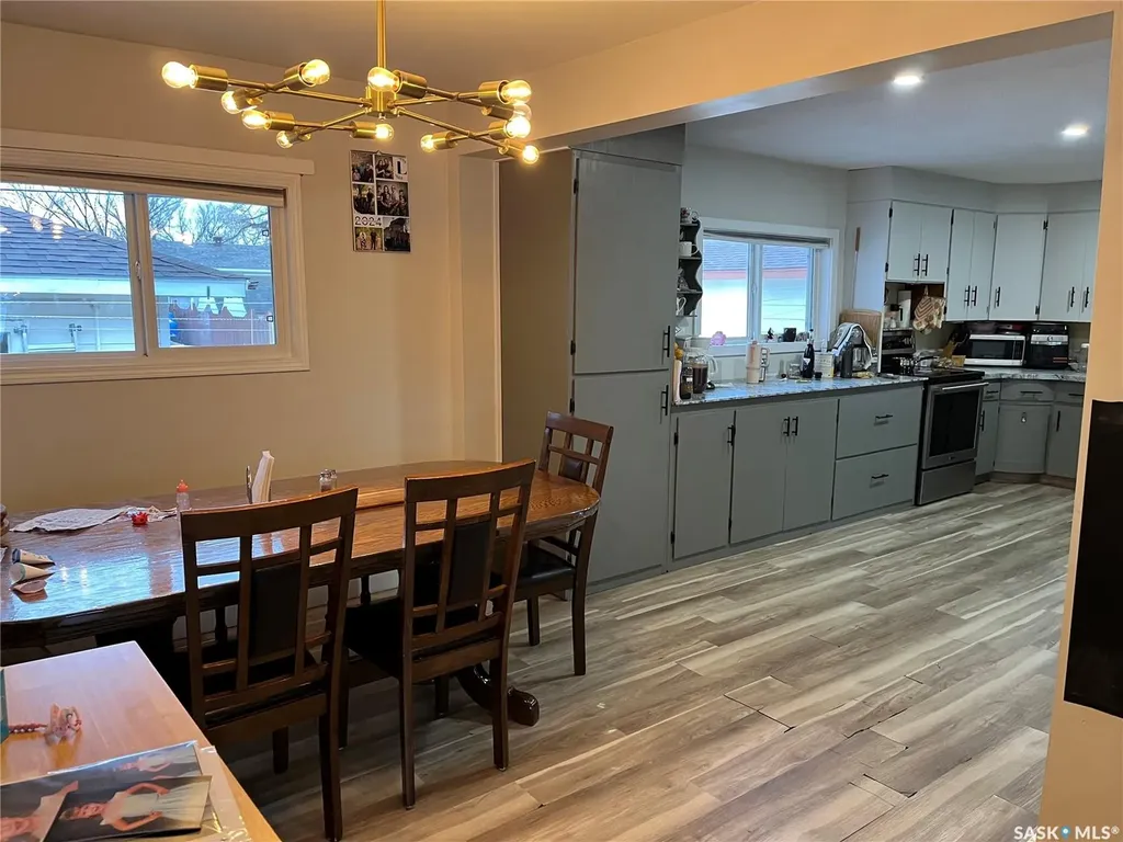 220 5th Avenue E Gravelbourg SK S0H 1X0