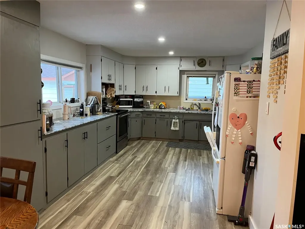 220 5th Avenue E Gravelbourg SK S0H 1X0