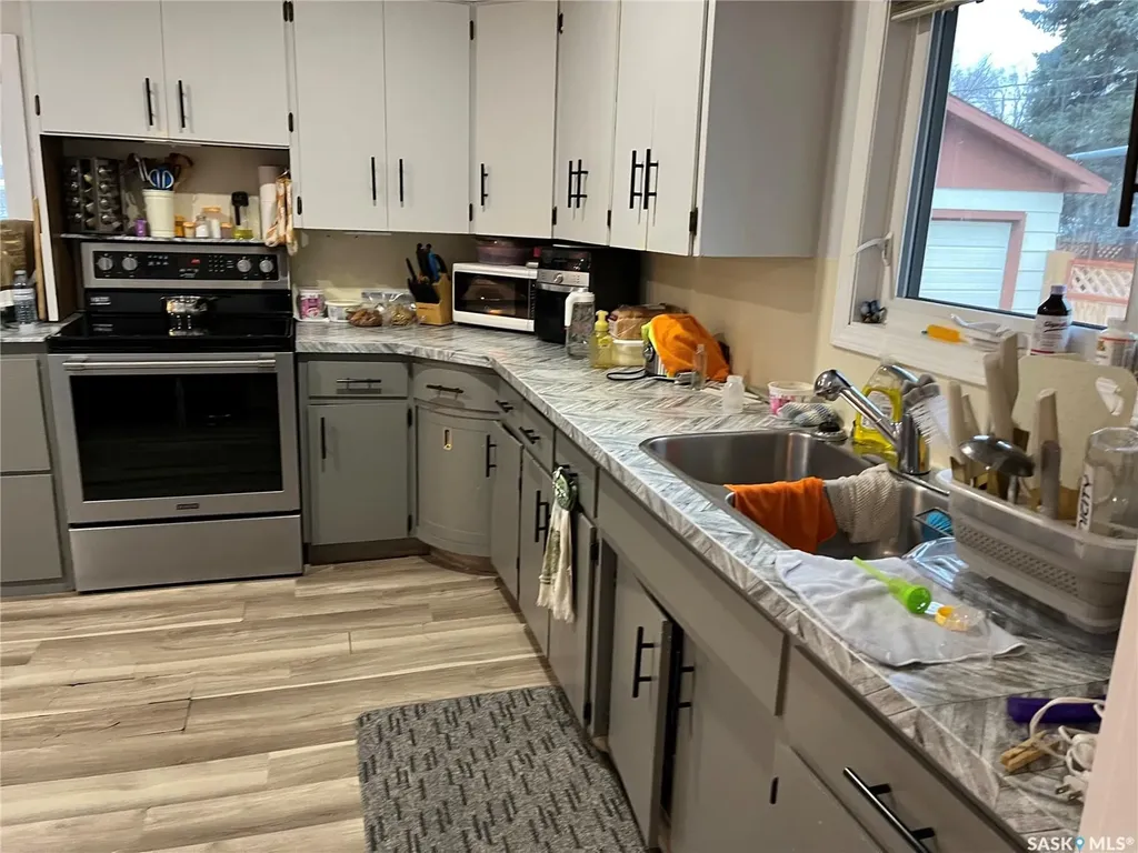 220 5th Avenue E Gravelbourg SK S0H 1X0