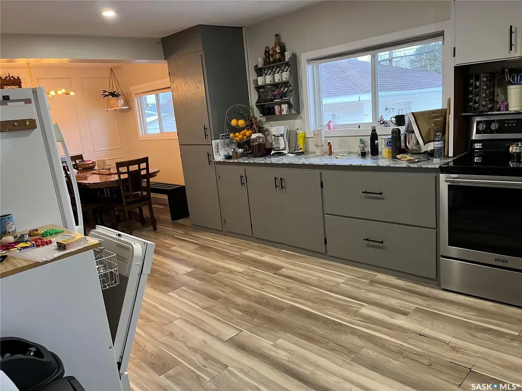 220 5th Avenue E Gravelbourg SK S0H 1X0