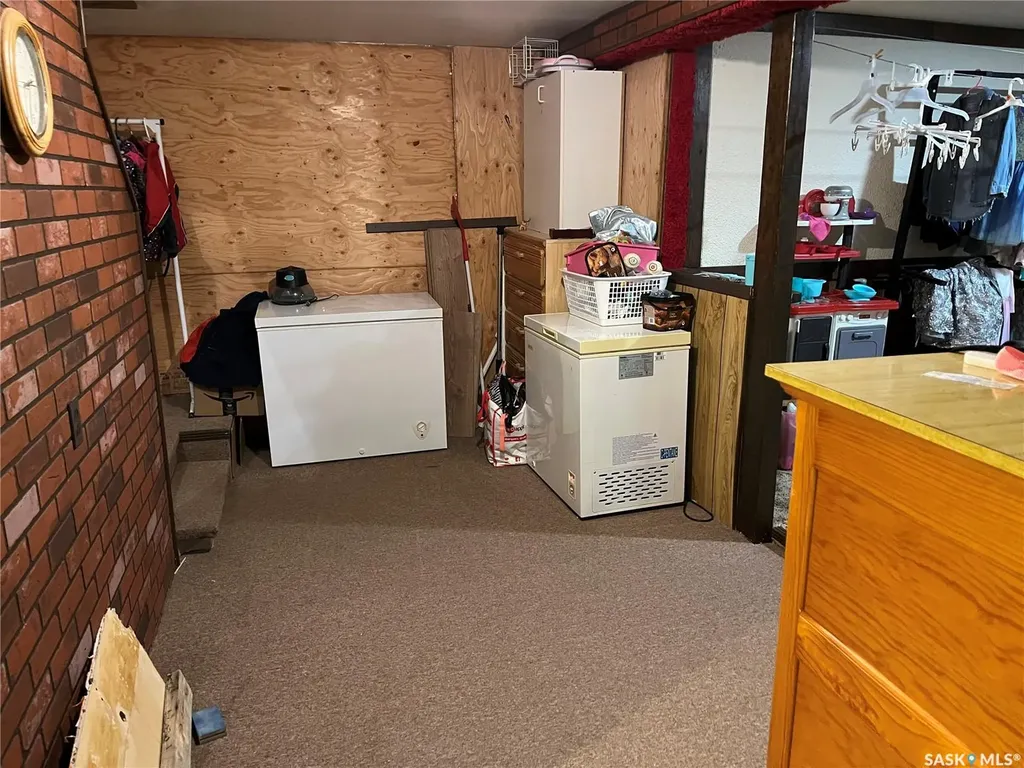 220 5th Avenue E Gravelbourg SK S0H 1X0