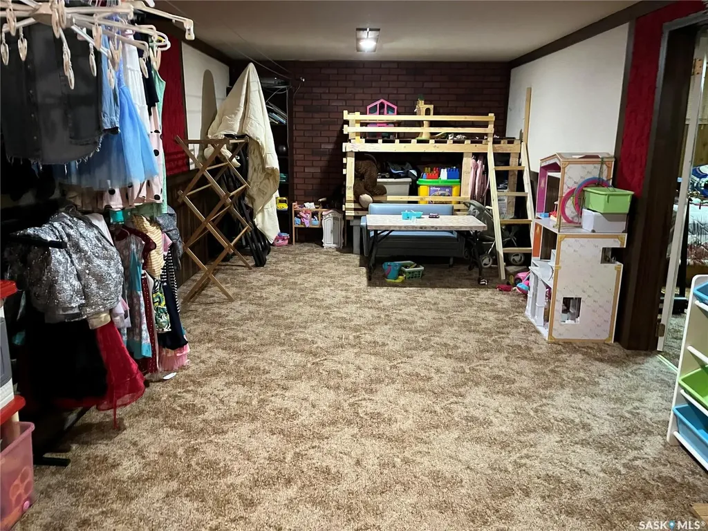 220 5th Avenue E Gravelbourg SK S0H 1X0