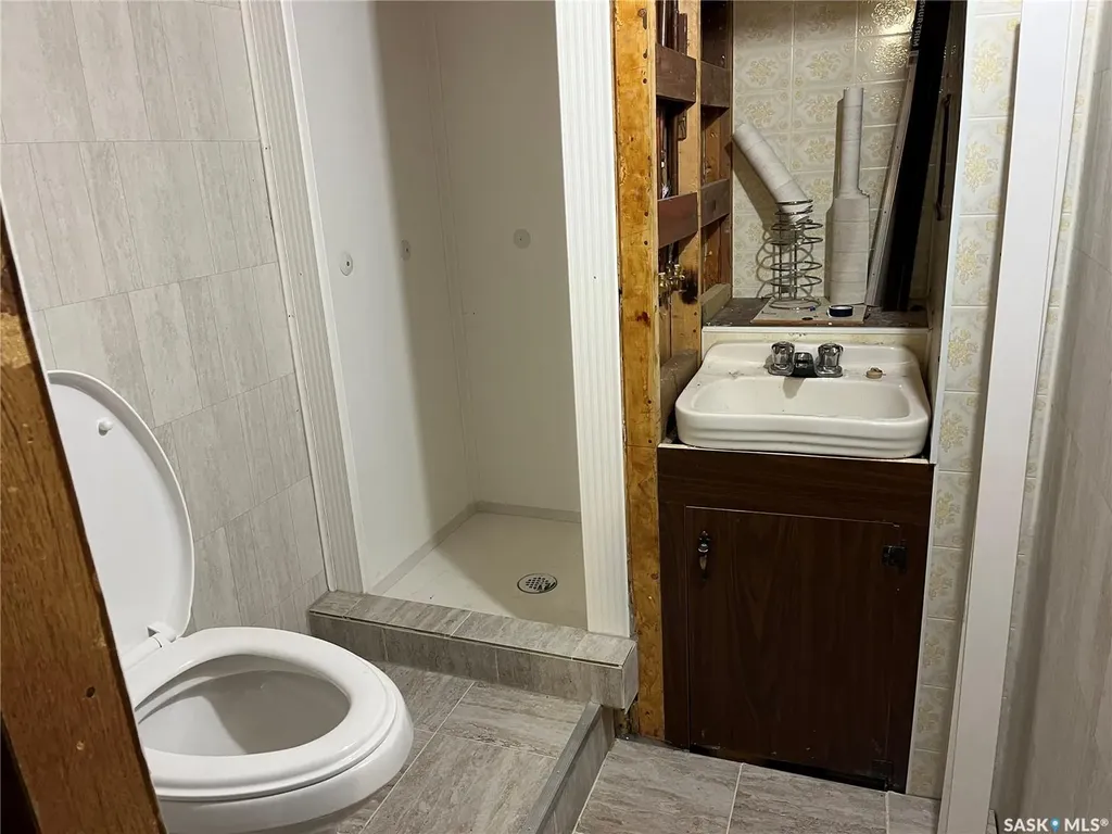 220 5th Avenue E Gravelbourg SK S0H 1X0
