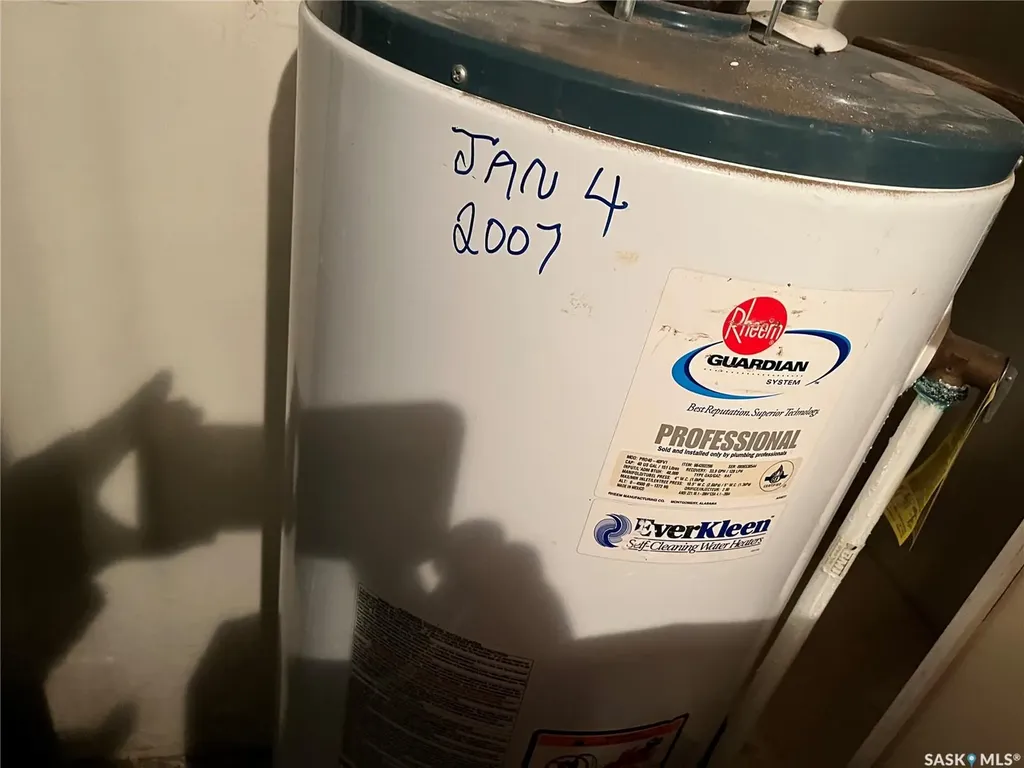 220 5th Avenue E Gravelbourg SK S0H 1X0