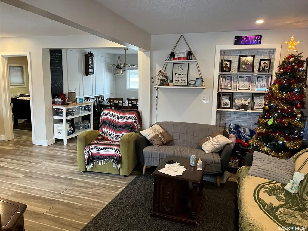 220 5th Avenue E Gravelbourg SK S0H 1X0