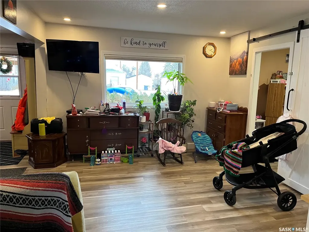 220 5th Avenue E Gravelbourg SK S0H 1X0