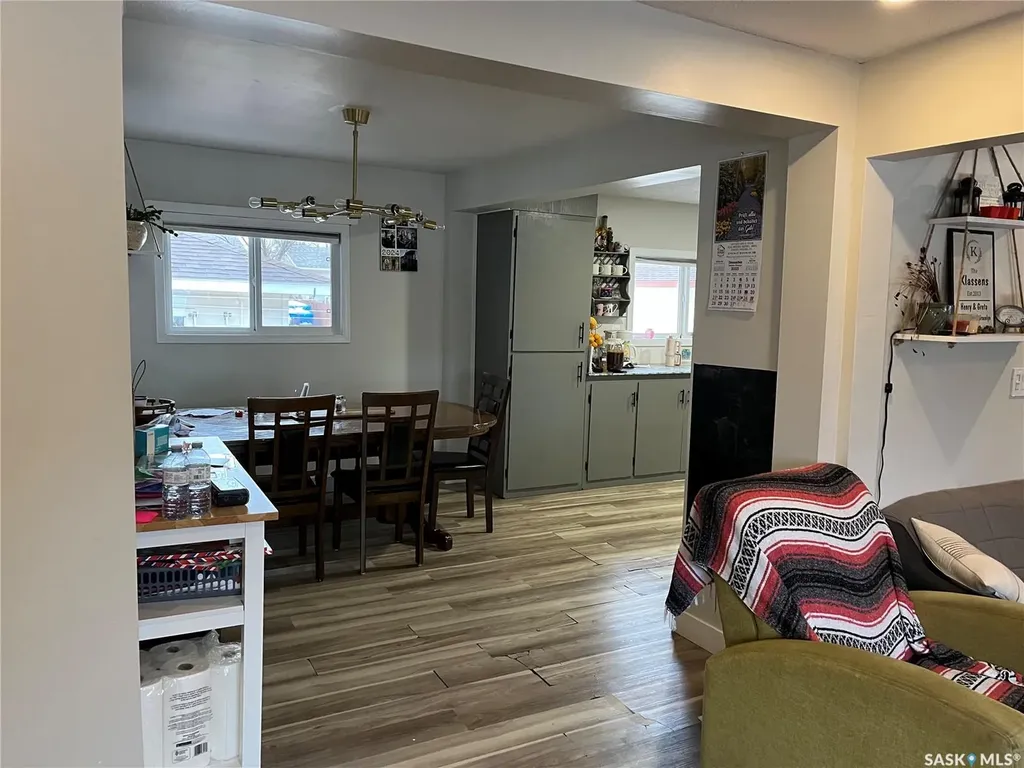 220 5th Avenue E Gravelbourg SK S0H 1X0
