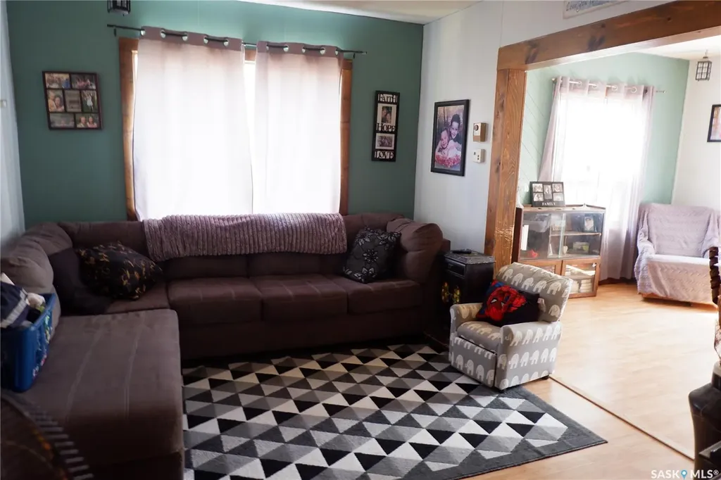 568 Stadacona Street W Moose Jaw SK S6H 1Z9