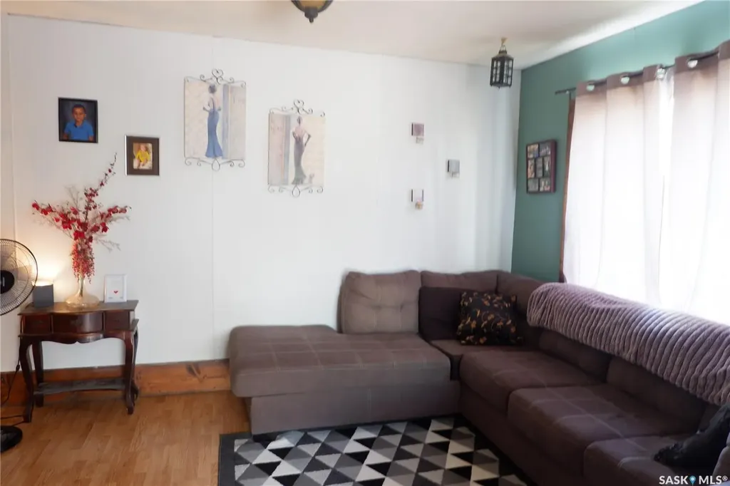 568 Stadacona Street W Moose Jaw SK S6H 1Z9