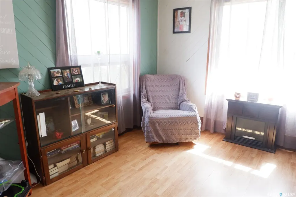 568 Stadacona Street W Moose Jaw SK S6H 1Z9