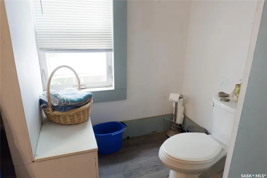 568 Stadacona Street W Moose Jaw SK S6H 1Z9