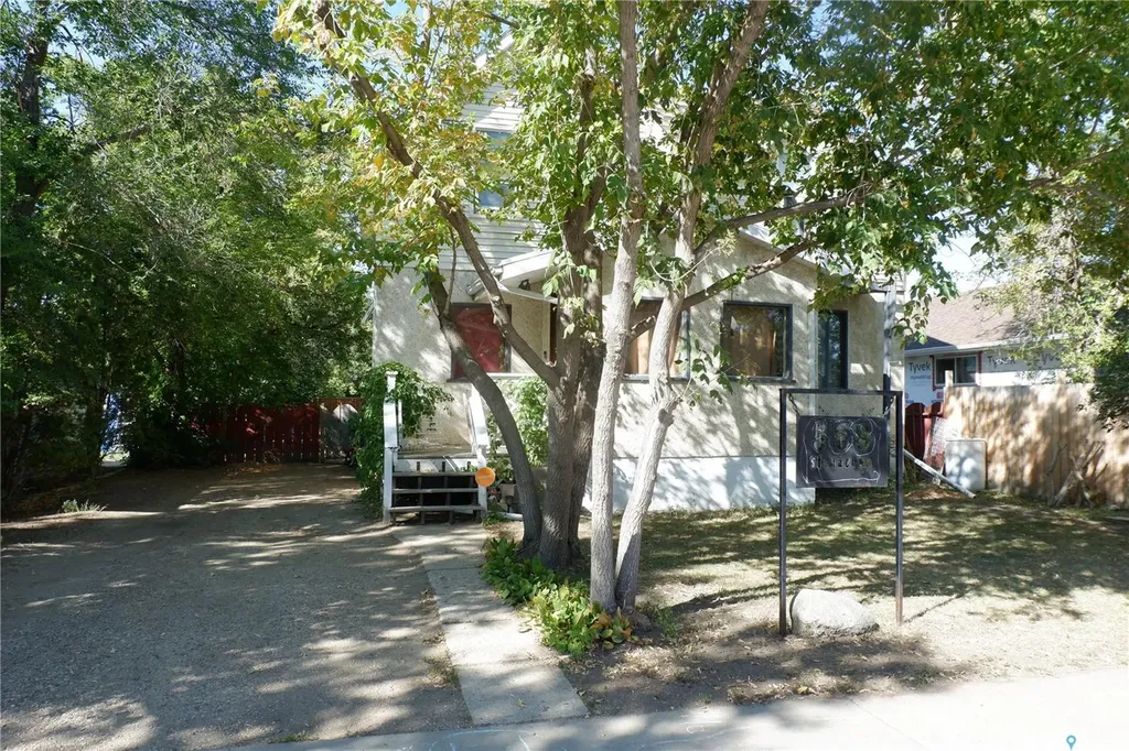 568 Stadacona Street W Moose Jaw SK S6H 1Z9