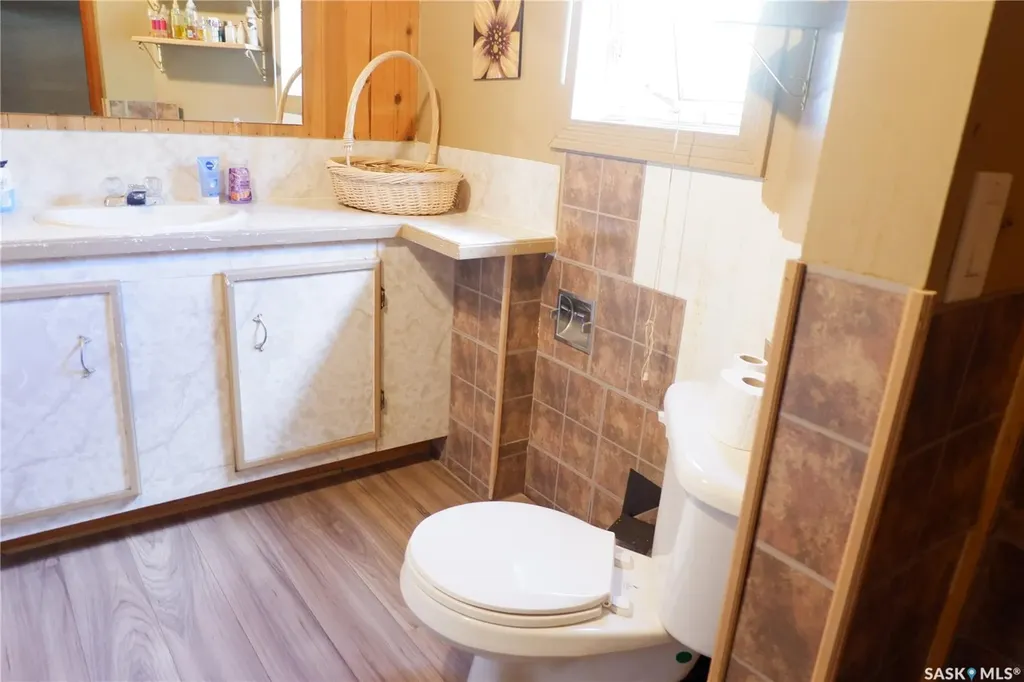 568 Stadacona Street W Moose Jaw SK S6H 1Z9