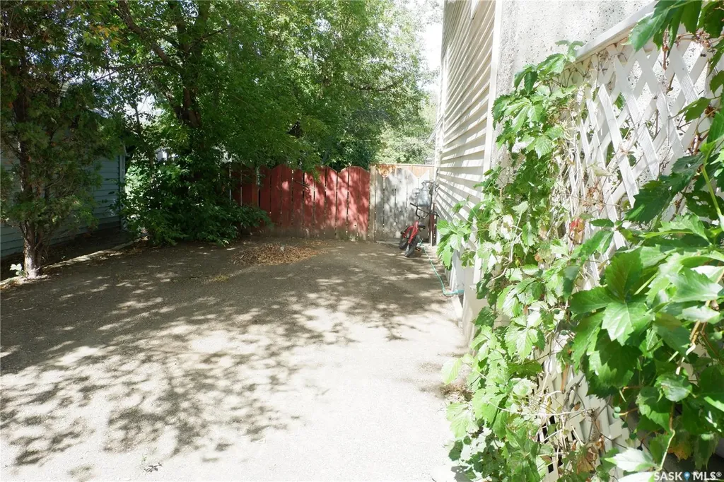 568 Stadacona Street W Moose Jaw SK S6H 1Z9