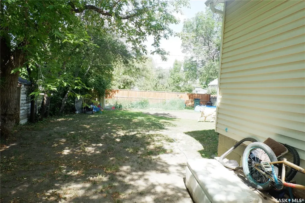 568 Stadacona Street W Moose Jaw SK S6H 1Z9