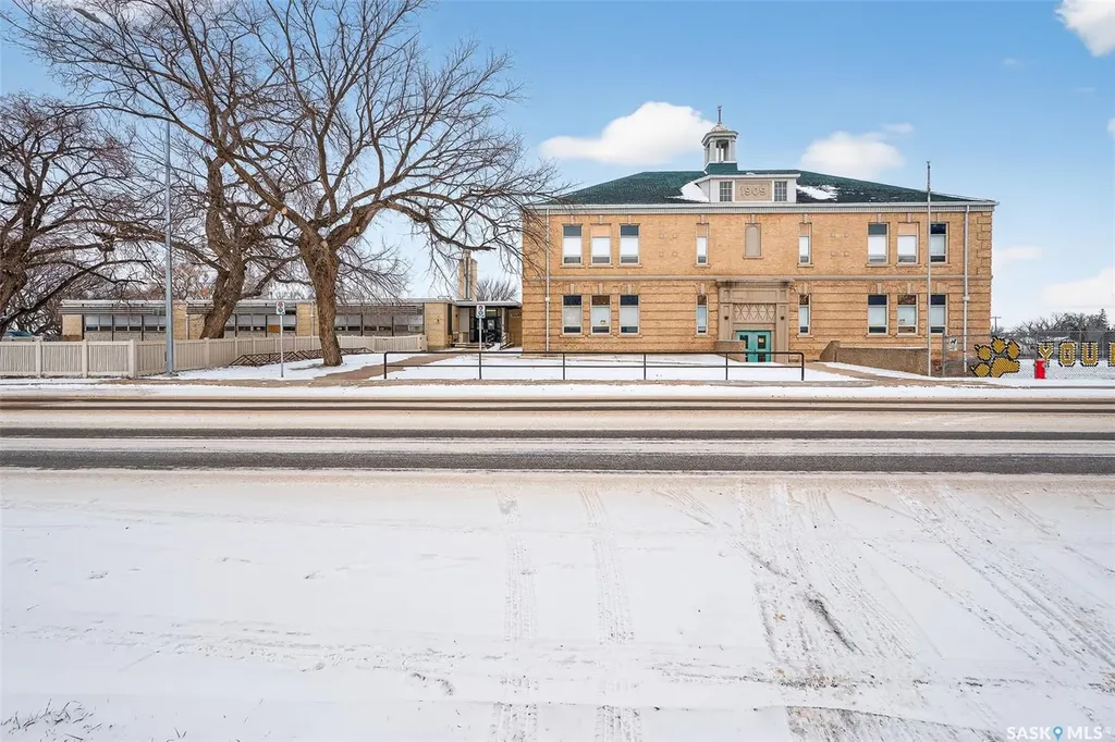 500 Coteau Street W Moose Jaw SK S6H 5E3