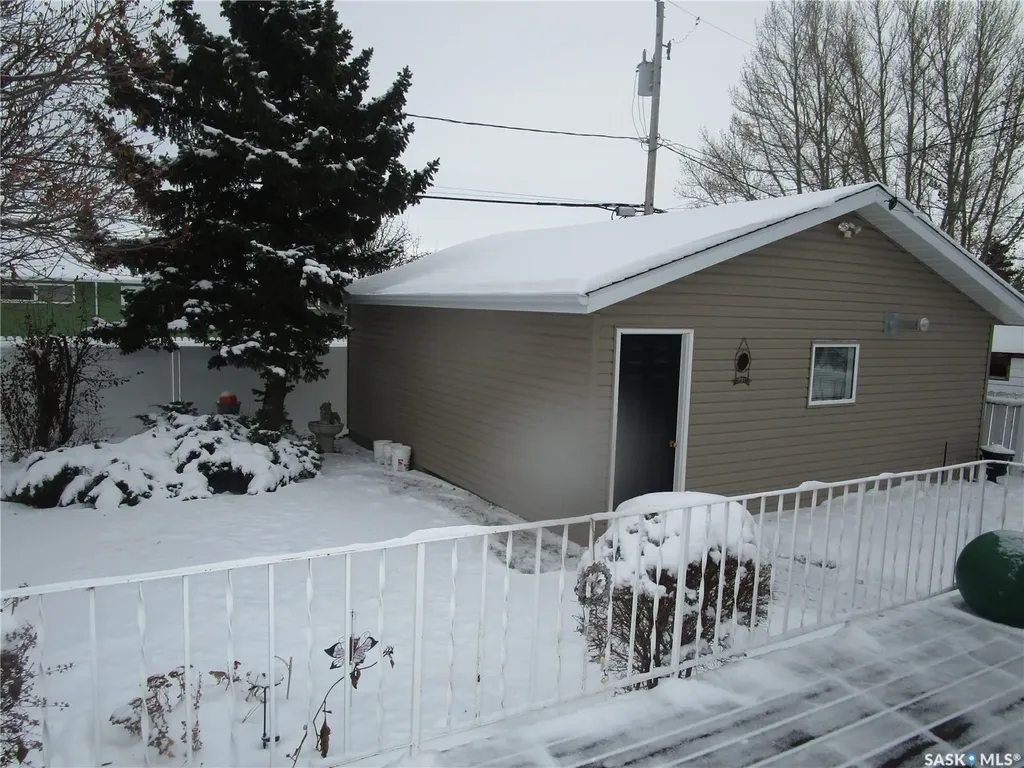 1003 1st Street W Assiniboia SK S0H 0B0