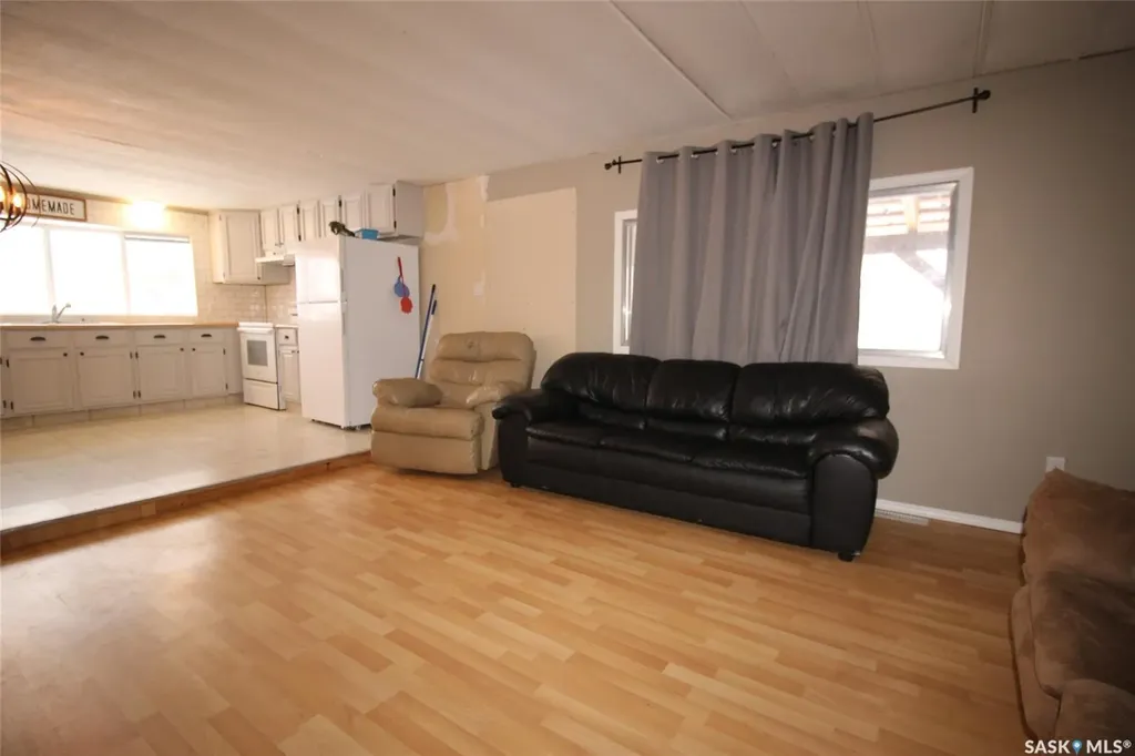 513-515 2nd Avenue S Simmie SK S0N 2N0