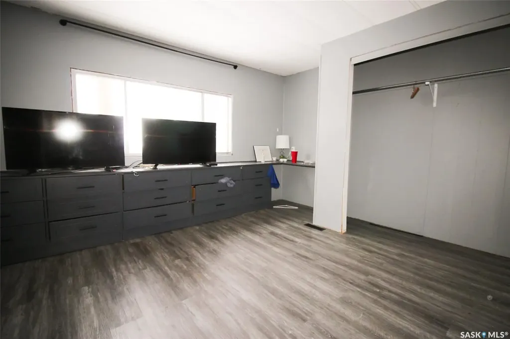 513-515 2nd Avenue S Simmie SK S0N 2N0