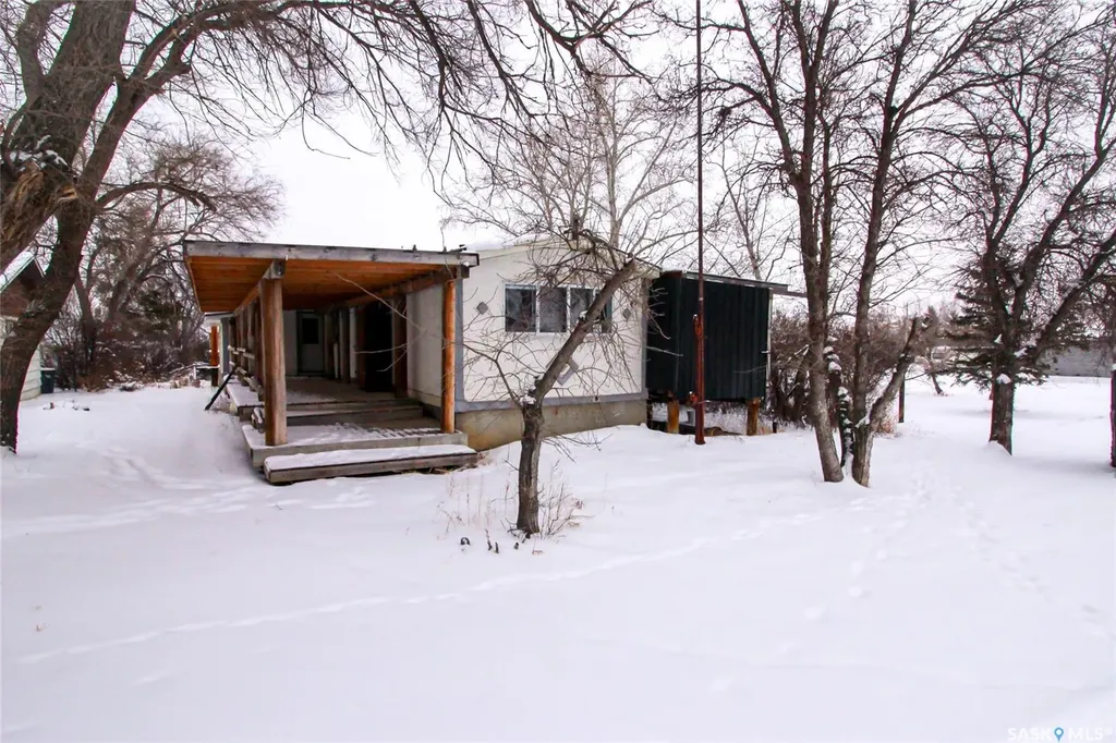 513-515 2nd Avenue S Simmie SK S0N 2N0