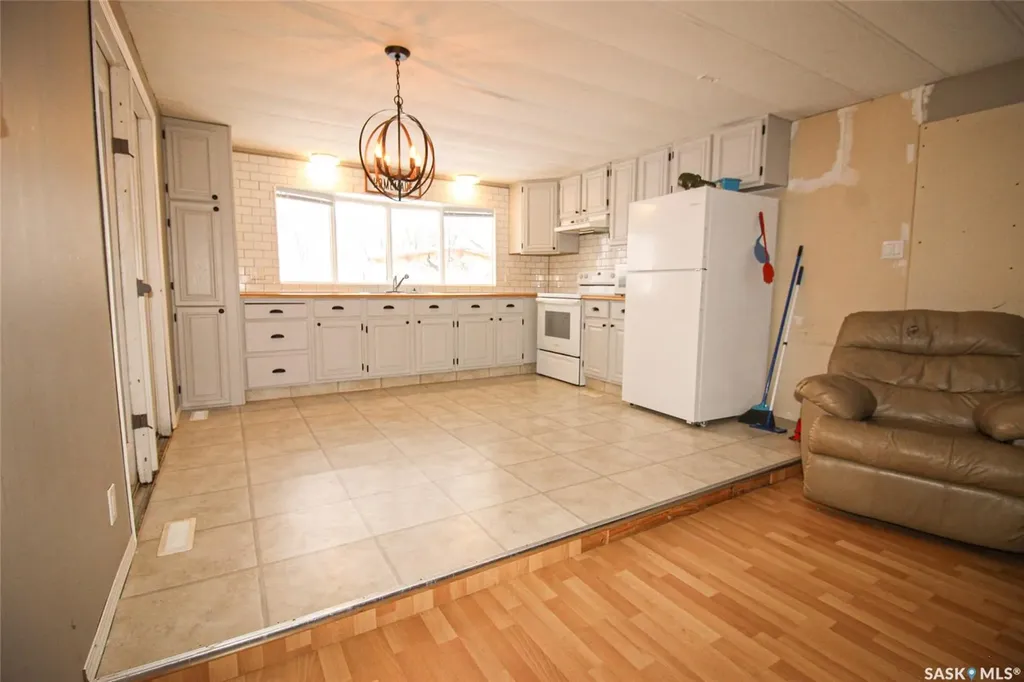 513-515 2nd Avenue S Simmie SK S0N 2N0