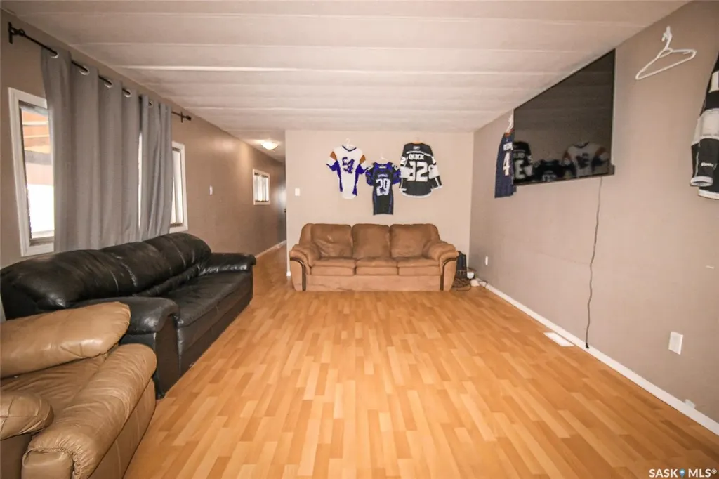 513-515 2nd Avenue S Simmie SK S0N 2N0