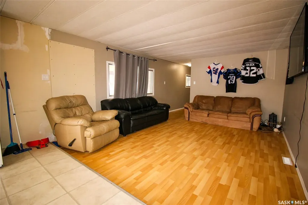 513-515 2nd Avenue S Simmie SK S0N 2N0