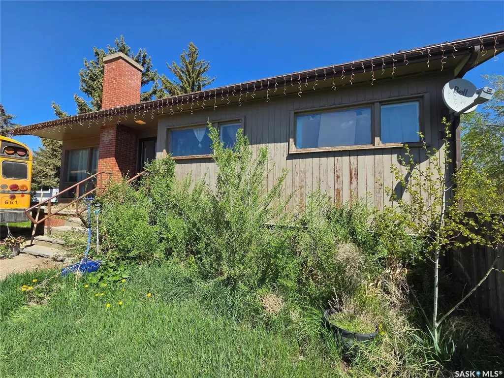 135-145 3rd Street E Fox Valley SK S0N 0V0