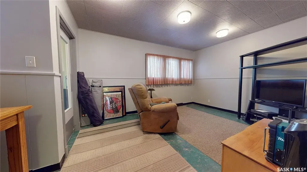 135-145 3rd Street E Fox Valley SK S0N 0V0