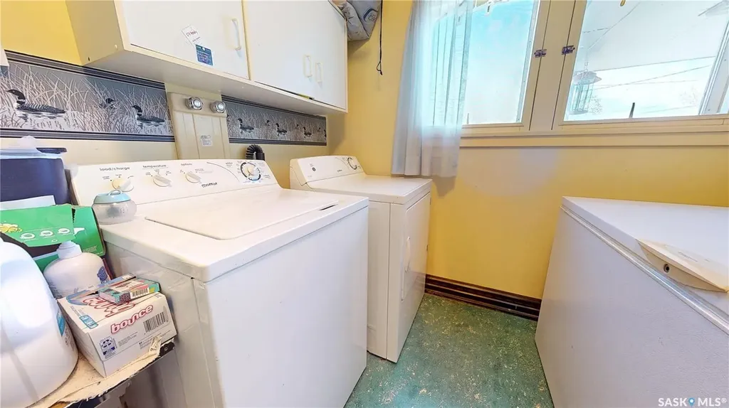 135-145 3rd Street E Fox Valley SK S0N 0V0