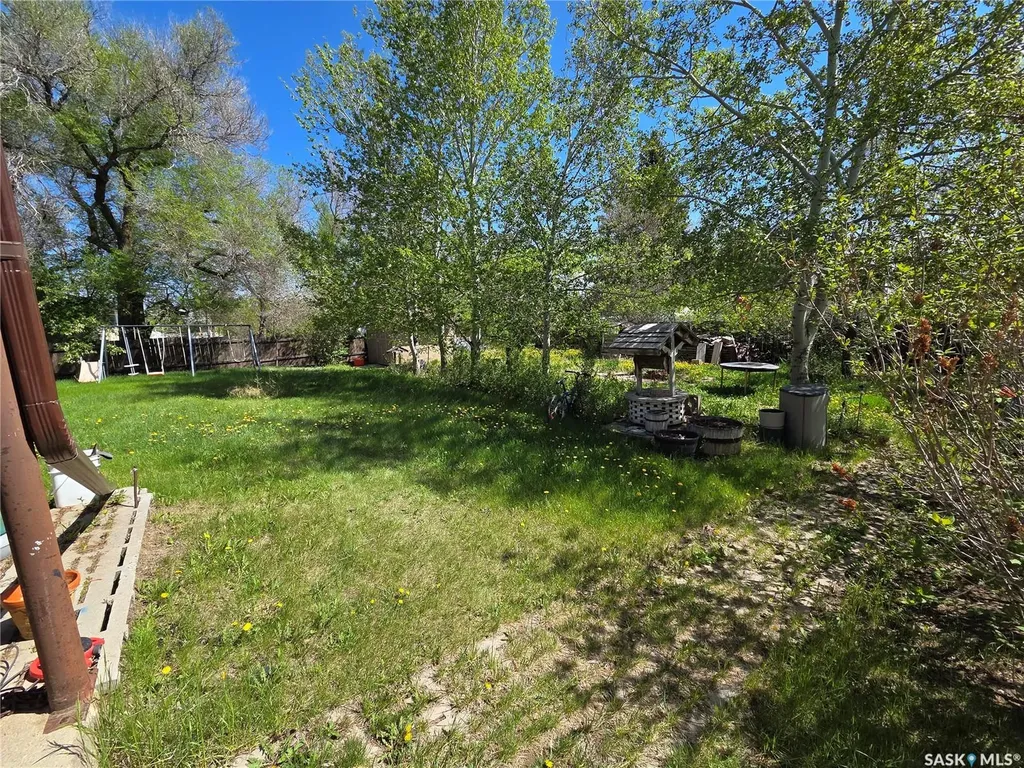 135-145 3rd Street E Fox Valley SK S0N 0V0
