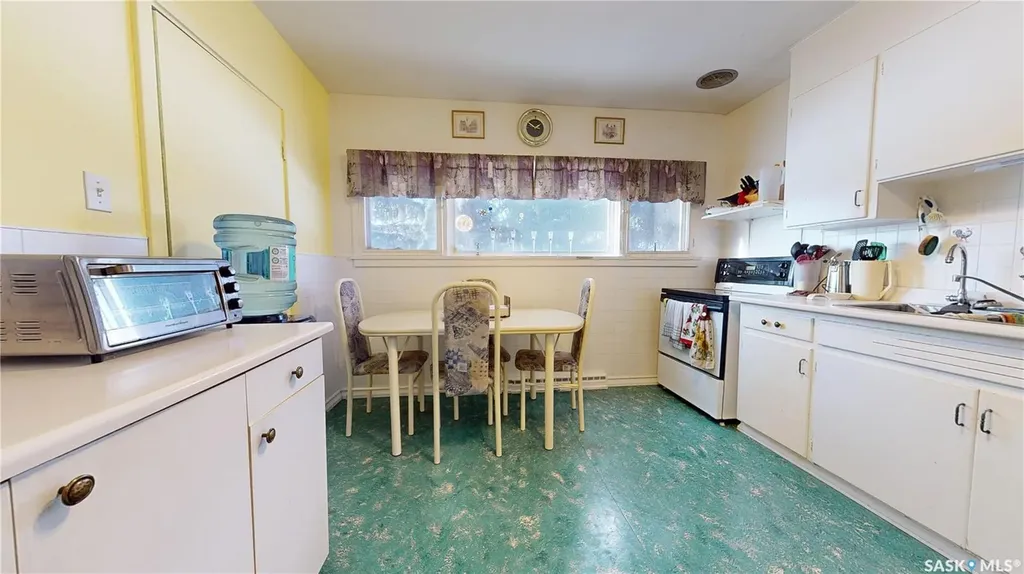 135-145 3rd Street E Fox Valley SK S0N 0V0