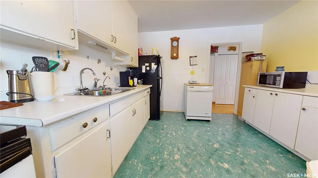 135-145 3rd Street E Fox Valley SK S0N 0V0