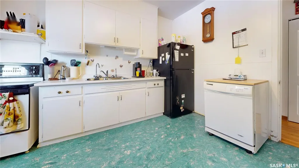 135-145 3rd Street E Fox Valley SK S0N 0V0