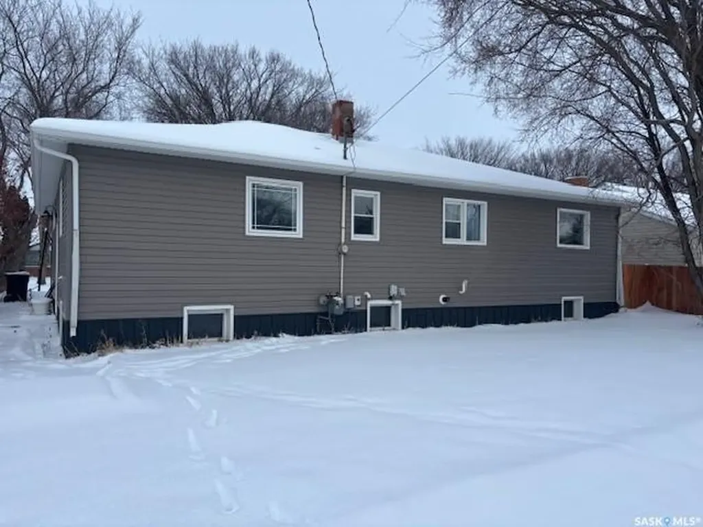 124 8th Avenue W Canora SK S0A 0L0