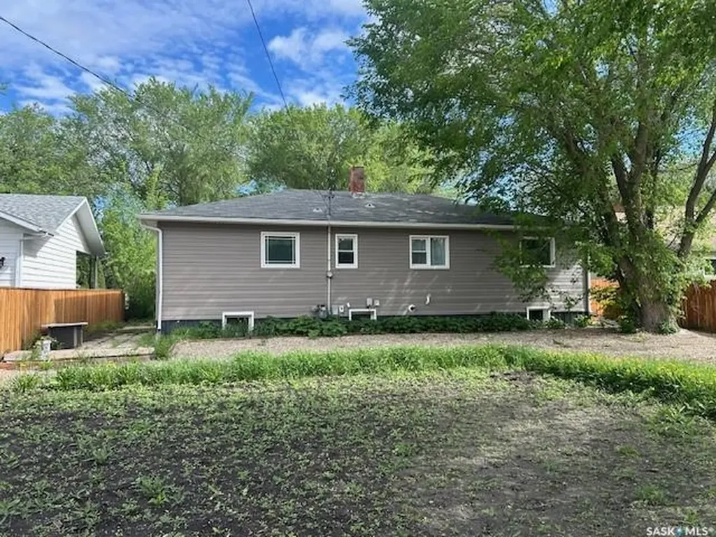 124 8th Avenue W Canora SK S0A 0L0