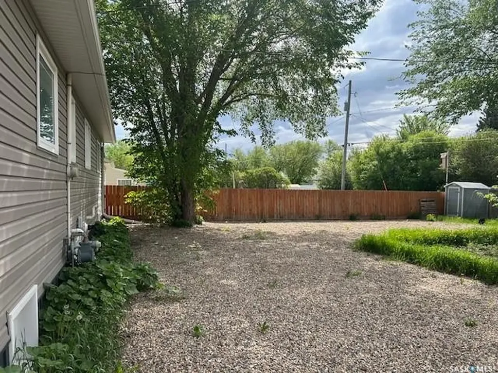 124 8th Avenue W Canora SK S0A 0L0