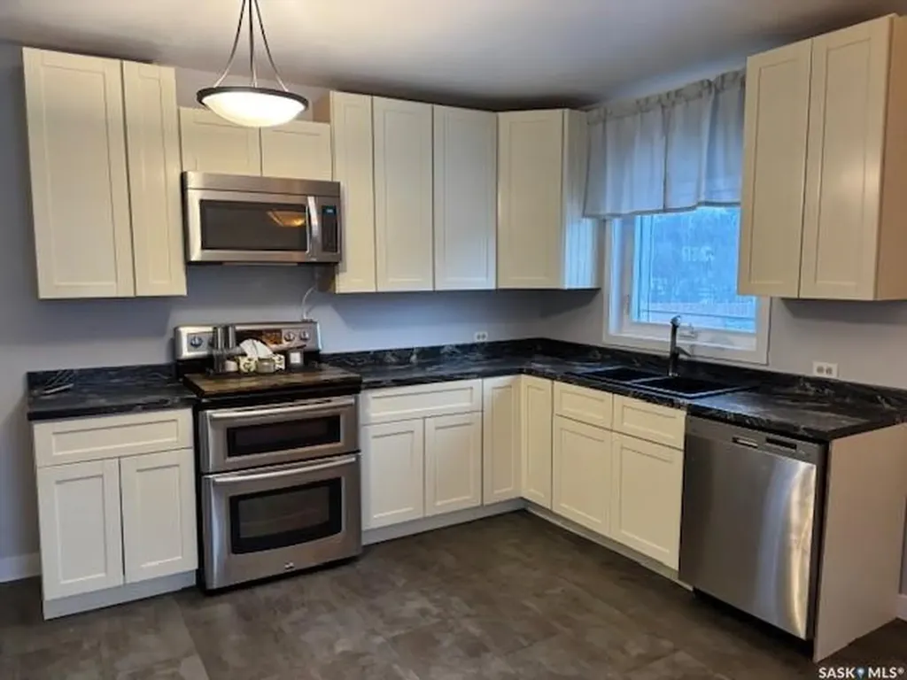 124 8th Avenue W Canora SK S0A 0L0