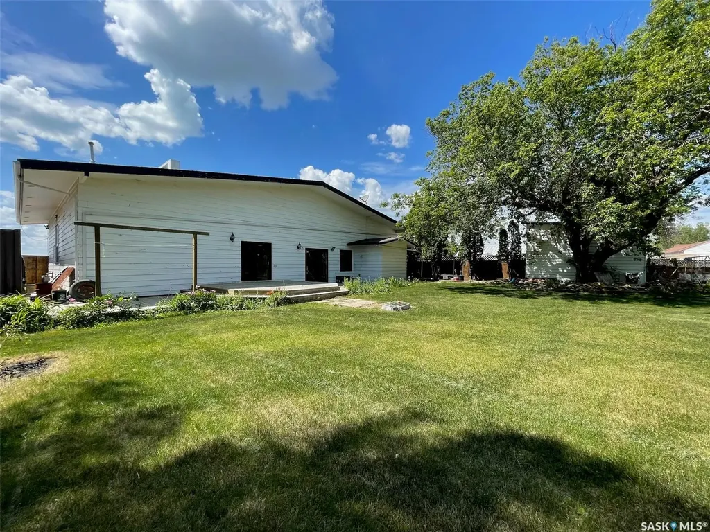 200 9 Highway S Canora SK S0A 0L0