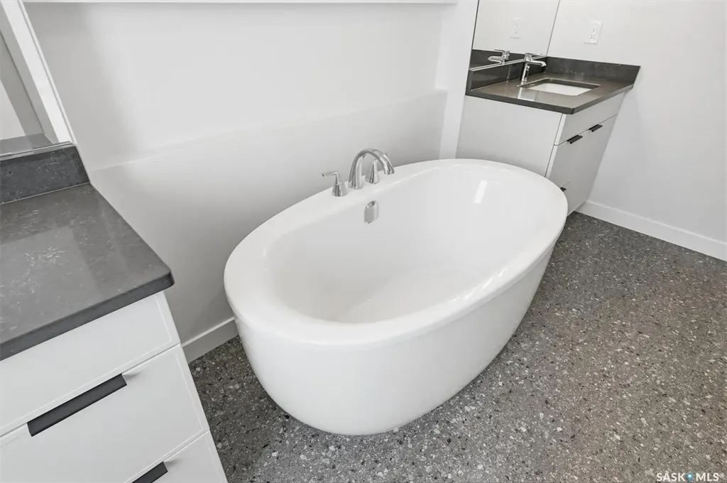 470 Cockcroft Place Saskatoon SK S7V 1Y9