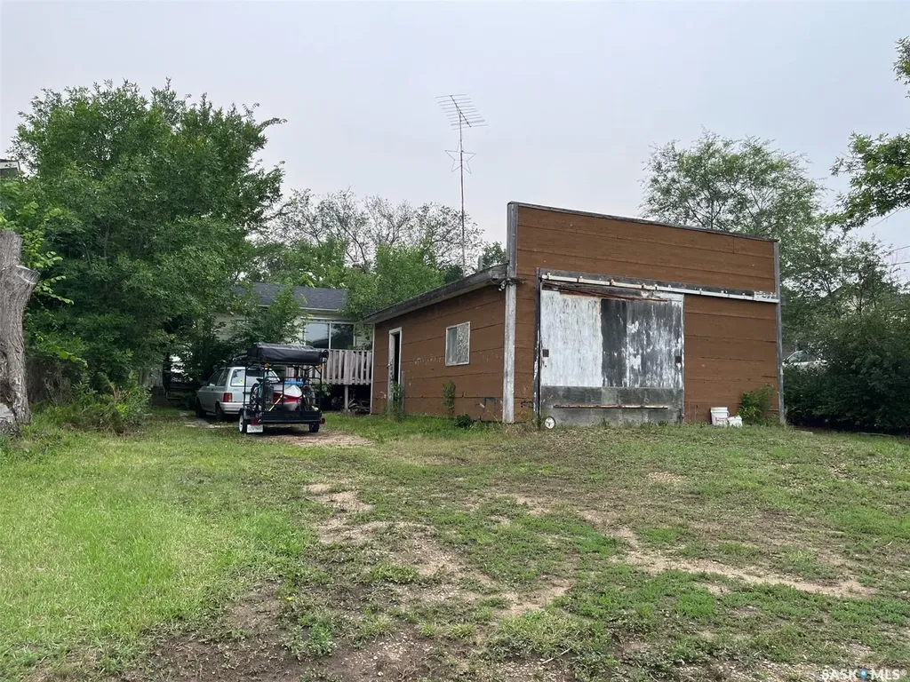 211 2nd Street E Lafleche SK S0H 2K0