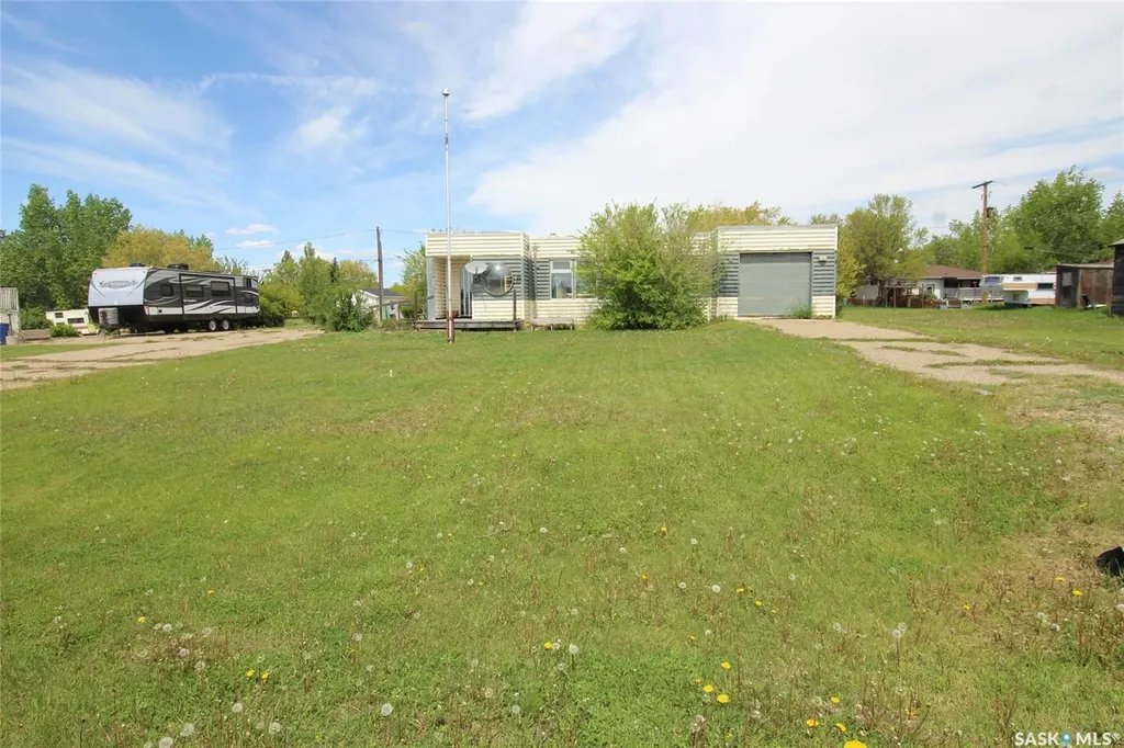 303 1st Avenue W Climax SK S0N 0N0