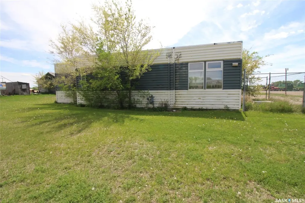 303 1st Avenue W Climax SK S0N 0N0