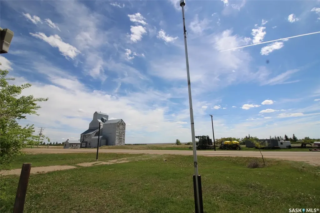 303 1st Avenue W Climax SK S0N 0N0