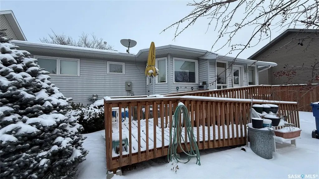 10326 Henderson Drive North Battleford SK S9A 3Y9